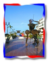 Estatua de un caballo situada en el Bulevard de la 27 de Febrero